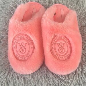 NWT Victoria's Secret bubblegum pink Fuzzy Slippers size small